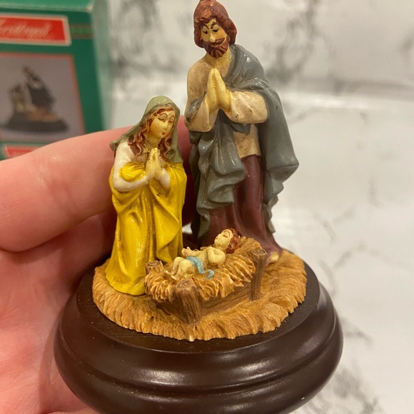House of Lloyd - Small Blessings Nativity Christmas Around The World - Wood Base - Picture 7 of 8